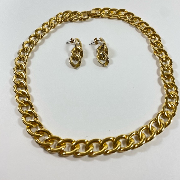 1980's Chunky Gold Tone Link Choker and Matching Post Earrings - Picture 8 of 13